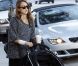 Jessica Alba dans son habit de maman parfaite en balade avec ses deux filles Honor et Haven le 13 novembre 2011 à Los Angeles