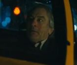 Robert de Niro retrouve un taxi dans Being Flynn.