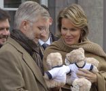 La princesse Mathilde et le prince Philippe : Balade en province sous les vivats