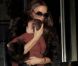 La petite Harper protégée par sa maman Victoria Beckham à New York le 16 novembre 2011