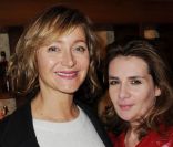 Julie Ferrier et Marie-Amélie Seigner à la grande soirée The Art of Black by Johnny Walker, à Paris le mercredi 16 novembre 2011.