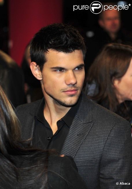 Taylor Lautner présente Twilight : Révélation 1ère partie, à Berlin le 18 novembre 2011.