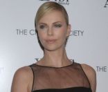 Charlize Theron en Dior à New-York pour Young Adult le 18 novembre 2011.