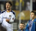 David Beckham le 20 novembre 2011 au Home Depot Center de Carson à Los Angeles avec ses fils Cruz et Brooklyn après sa victoire en finale du championnat des États-Unis