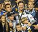 David Beckham et ses trois fils, Brooklyn, Romeo et Cruz le 20 novembre 2011 au Home Depot Center de Carson à Los Angeles après sa victoire en finale du championnat des États-Unis