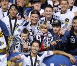 David Beckham et ses trois fils Brooklyn, Romeo et Cruz le 20 novembre 2011 lors de la finale de MLS au Home Depot Center de Carson à Los Angeles