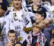 David Beckham et ses fils Brooklyn, Romeo et Cruz le 20 novembre 2011 lors de la finale de MLS au Home Depot Center de Carson à Los Angeles