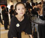 L'actrice Ziyi Zhang récolte des fonds pour les victimes du tremblement de terre en Chine