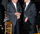 Alain Delon, en pleine discussion avec le papa de Lorie, qui a livré une belle performance acoustique lors de son showcase au Queenie le 23 novembre 2011 en première partie de soirée.  