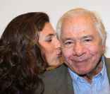 Michel Galabru : Acteur heureux, entouré de sa famille et de Laetitia Milot