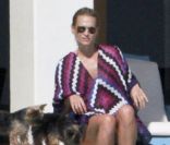 Molly Sims se détend à Los Cabos pour Thanksgiving, le 24 novembre 2011.