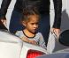 Jennifer Lopez avec son adorable poupée Emme à Los Angeles le 17 novembre 2011