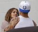 Jennifer Lopez avec son petit ami Casper Smart semblent terriblement amoureux lors d'une pause entre deux répétitions de danse à Los Angeles le 18 novembre 2011