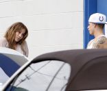 Jennifer Lopez avec son petit ami Casper Smart lors d'une pause entre deux répétitions de danse à Los Angeles le 18 novembre 2011