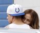 Jennifer Lopez et Casper Smart ne peuvent plus se quitter lors d'une pause entre deux répétitions de danse à Los Angeles le 18 novembre 2011