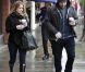 Hilary Duff et son époux Mike Comrie sous la pluie de Los Angeles, le dimanche 20 novembre 2011.