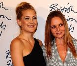 Kate Hudson et Stella McCartney lors des British Fashion Awards à Londres le 28 novembre 2011