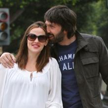 Jennifer Garner et Ben Affleck amoureux dans les rues de Santa Monica, le 30 novembre 2011