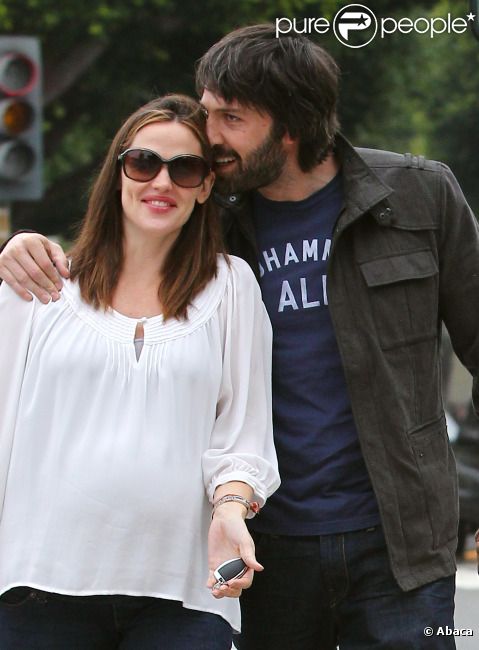 Jennifer Garner et Ben Affleck amoureux dans les rues de Santa Monica, le 30 novembre 2011