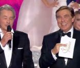 Alain Delon et Jean-Pierre Foucault, le samedi 3 décembre 2011 à Brest à l'occasion de l'élection de Miss France 2012. 