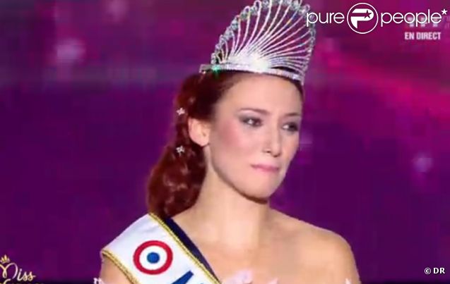 Miss Alsace, Delphine Wespiser, est sacrée Miss France 2012 le dimanche 4 décembre 2011.