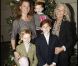 Lorraine Dauchez, sa maman Catherine de Villèle et ses enfants Arthur, Ulysse et Romain lors de la représentation du ballet Cendrillon, à l'Opéra Bastille, le dimanche 4 décembre 2011.