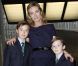 Fabienne Bazire, présidente de la matinée "Rêve d'enfants", et ses fils Jules et Louis-Albert, lors de la représentation du ballet Cendrillon, à l'Opéra Bastille, le dimanche 4 décembre 2011.