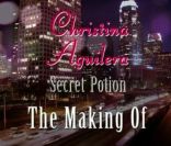 Entrez dans les coulisses du tournage de la publicité de Secret Potion, le dernier parfum de Christina Aguilera.