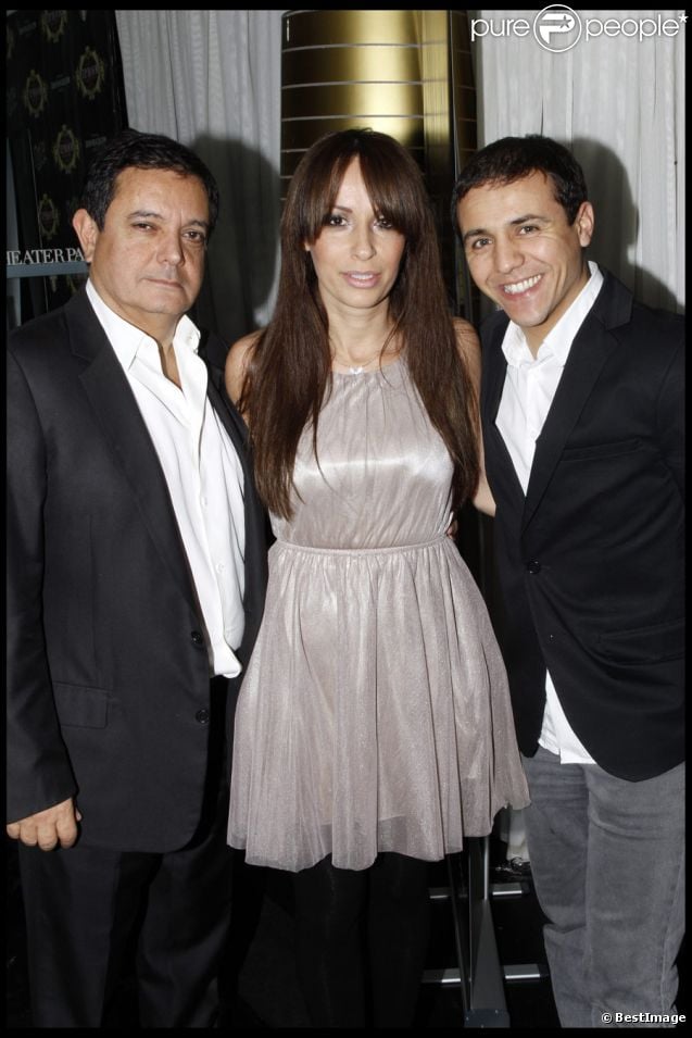 Edouard Nahum avec Faudel et sa femme Anissa lors de la soirée organisée par Edouard Nahum à la Gioia (VIP ROOM), le 7 décembre 2011 pour le lancement de la bague Sissi.