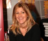 Amanda Sthers a donné souriante le mercredi 7 décembre à la Librairie Carré d'Encre à Paris 