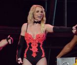Britney Spears en forme lors de son concert à Porto Rico, dernière date de sa tournée Femme Fatale, le 10 décembre 2011