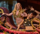 Britney Spears très sensuelle lors de son concert à Porto Rico, dernière date de sa tournée Femme Fatale, le 10 décembre 2011