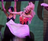 Britney Spears débridée lors de son concert à Porto Rico, dernière date de sa tournée Femme Fatale, le 10 décembre 2011
