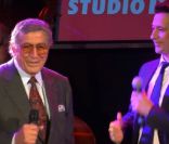 Laurent Gerra prend la place de Lady Gaga le temps d\'un duo avec Tony Bennett sur RTL.