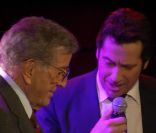 Laurent Gerra prend la place de Lady Gaga le temps d\'un duo avec Tony Bennett sur RTL.