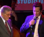 Laurent Gerra prend la place de Lady Gaga le temps d'un duo avec Tony Bennett sur RTL.