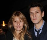 Marc Lavoine et Sarah à l\'avant-première des <em>Tribulations d\'une caissière</em>, à Paris, le 12 décembre 2011.