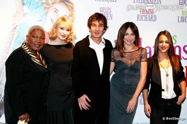 Firmine Richard, Déborah François, Pierre Rambaldi, Elsa Zylberstein et Alice Belaïdi à l'avant-première des  Tribulations d'une caissière , à Paris, le 12 décembre 2011.