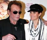 Johnny et Laeticia Hallyday à l'avant-première des  Tribulations d'une caissière , à Paris, le 12 décembre 2011.