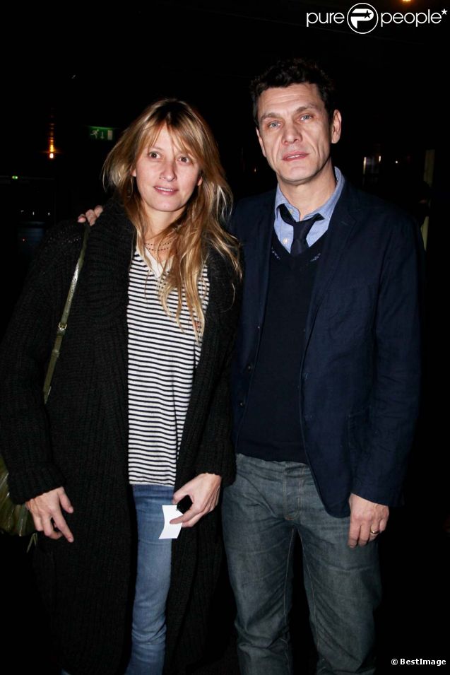 Marc et Sarah Lavoine à l'avant-première des  Tribulations d'une caissière , à Paris, le 12 décembre 2011.