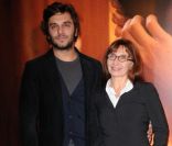 Pio Marmaï ert Ariane Ascaride à l'avant-première de La délicatesse, à Paris le 13 décembre 2011.