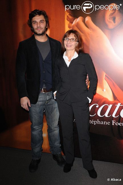 Pio Marmaï ert Ariane Ascaride à l'avant-première de La délicatesse, à Paris le 13 décembre 2011.