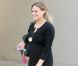 Hilary Duff enceinte, fait du shopping avec sa mère à Los Angeles le 14 décembre 2011