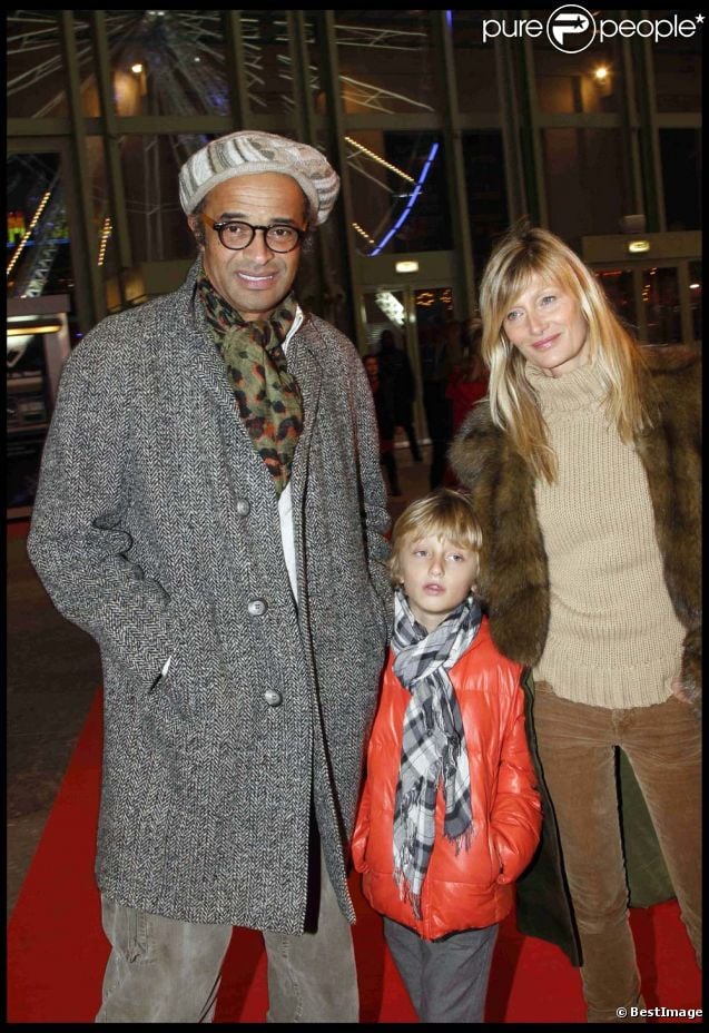 Yannick Noah, Isabelle Camus et leur petit Joalukas à l'inauguration de Jours de fêtes au Grand Palais, à Paris, le 15 décembre 2011.