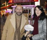 Kad Merad, Emmanuelle Cosso et leur fils Kalil à l'inauguration de Jours de fêtes au Grand Palais, à Paris, le 15 décembre 2011.