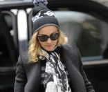 Madonna se rend au centre de la Kabbale à New York, le 17 décembre 2011.