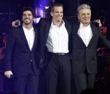 Patrick Fiori, Garou et Daniel Lavoie sur la scène de Bercy, le dimanche 18 décembre 2011.