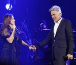 Hélène Ségara et Daniel Lavoie sur la scène de Bercy, le dimanche 18 décembre 2011.