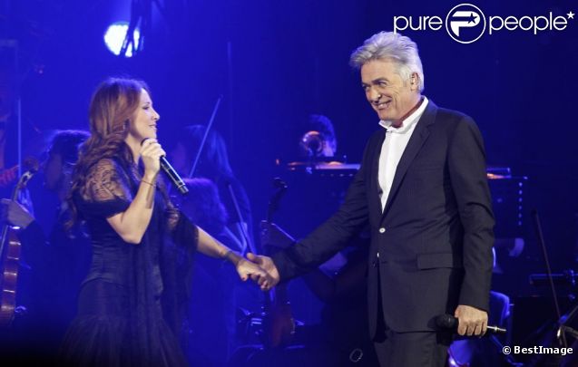 Hélène Ségara et Daniel Lavoie sur la scène de Bercy, le dimanche 18 décembre 2011.