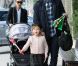 Jessica Alba en famille à Los Angeles le 18 décembre 2011
